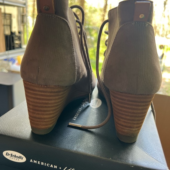 NWT DR. SCHOLLS wedge booties! Size 7. Never worn and super comfortable! - Picture 2 of 7